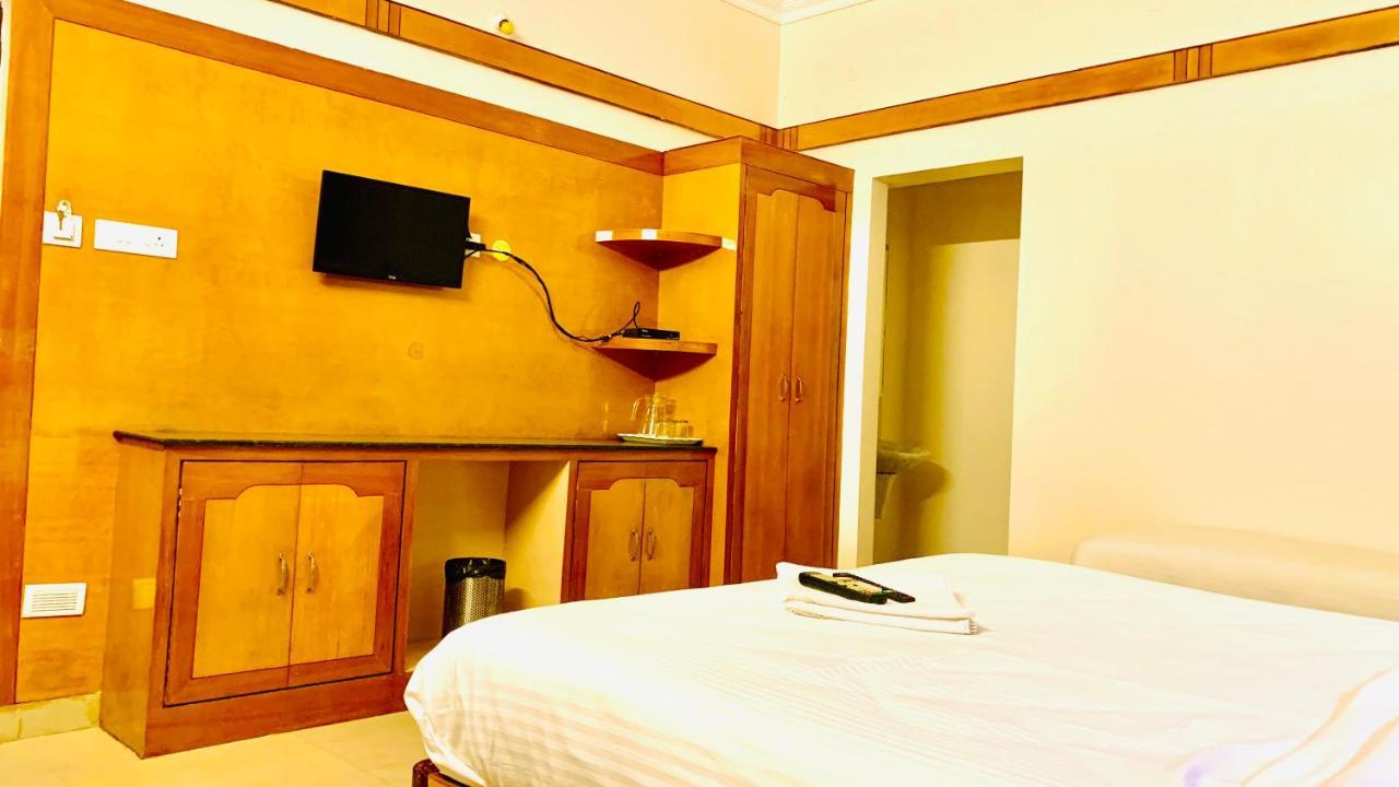 Half Moon Palace Chennai Exterior foto